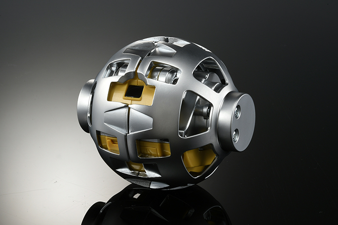タカラトミーがJAXAなどと共同開発した変形型月面ロボット「SORA-Q」を  